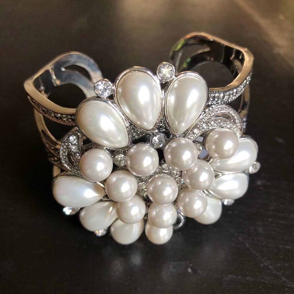 New White House Black Market Pearl Cuff Bracelet